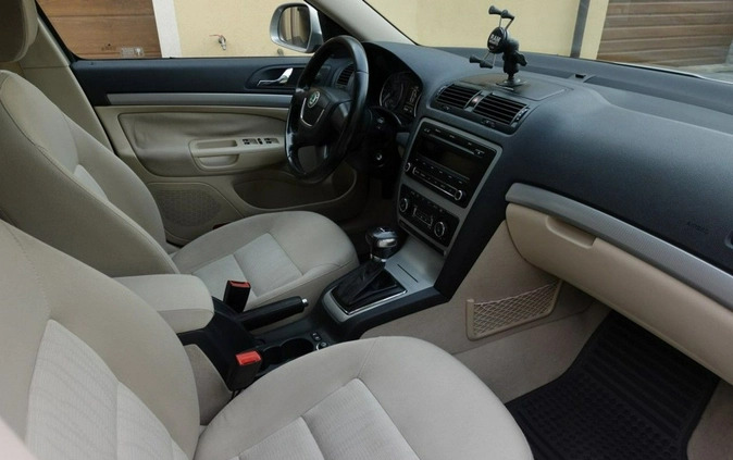 Skoda Octavia cena 23900 przebieg: 189000, rok produkcji 2010 z Mirosławiec małe 232